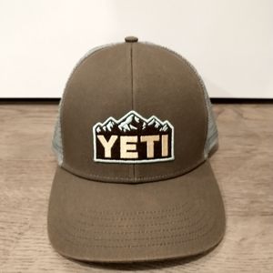 Yeti Trucker hat